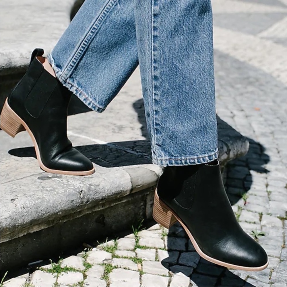 Madewell The Frankie Black Leather Chelsea Booties Size 8